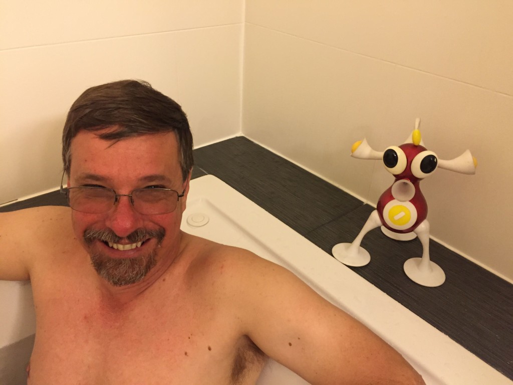 The Comfort Inn in Ellensburg offers a jacuzzi in its junior suites. Carl and Flip give it a go. Bubble on.
